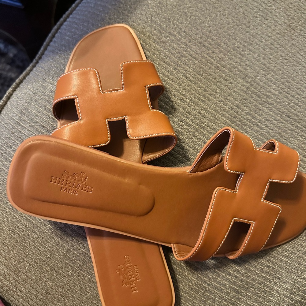 INSPIRED Brown/ Oran Leather Slide Sandals - Women's